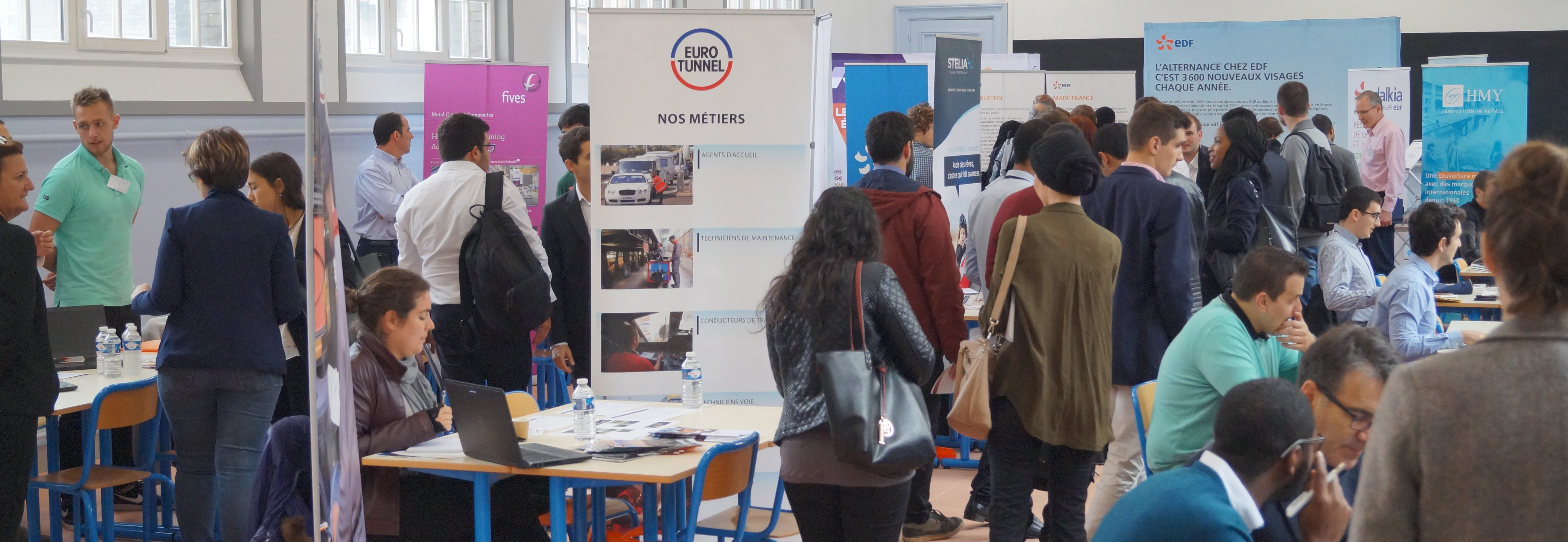 La bourse aux stages, moment d'échanges entre élèves et entreprises