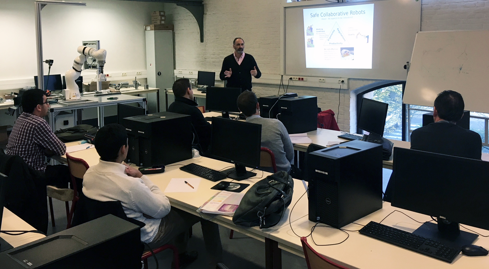 Adolfo Suarez Roos intervenant du MS ColRobot