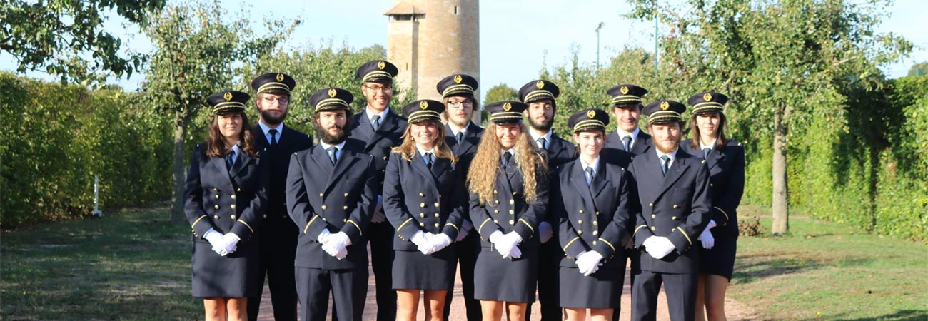 L'équipe de l'AMJE du Cluny