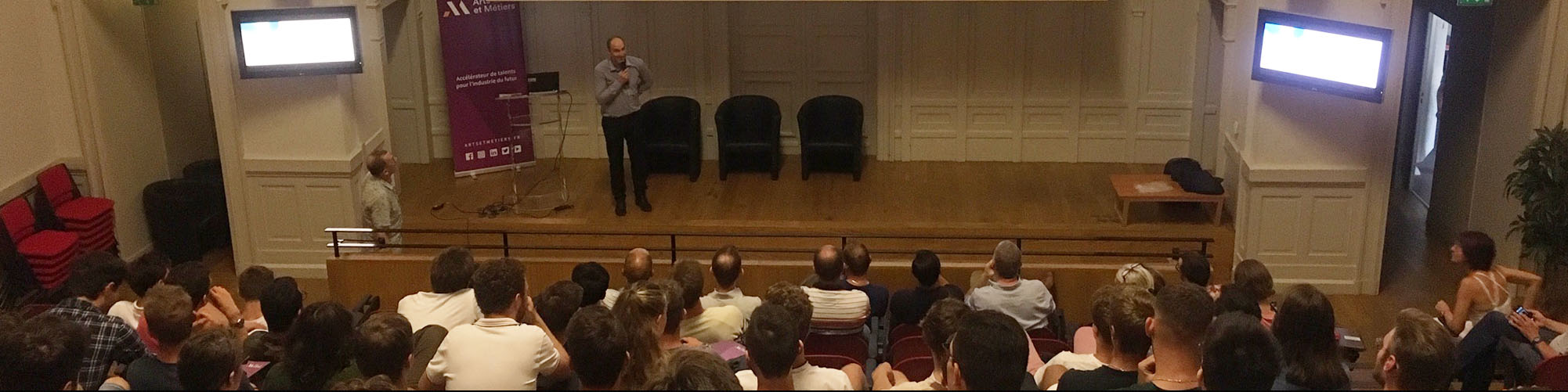 Hugues Roland, reponsable du bureau d'études de KSB lors de la rentrée aux Arts et Métiers