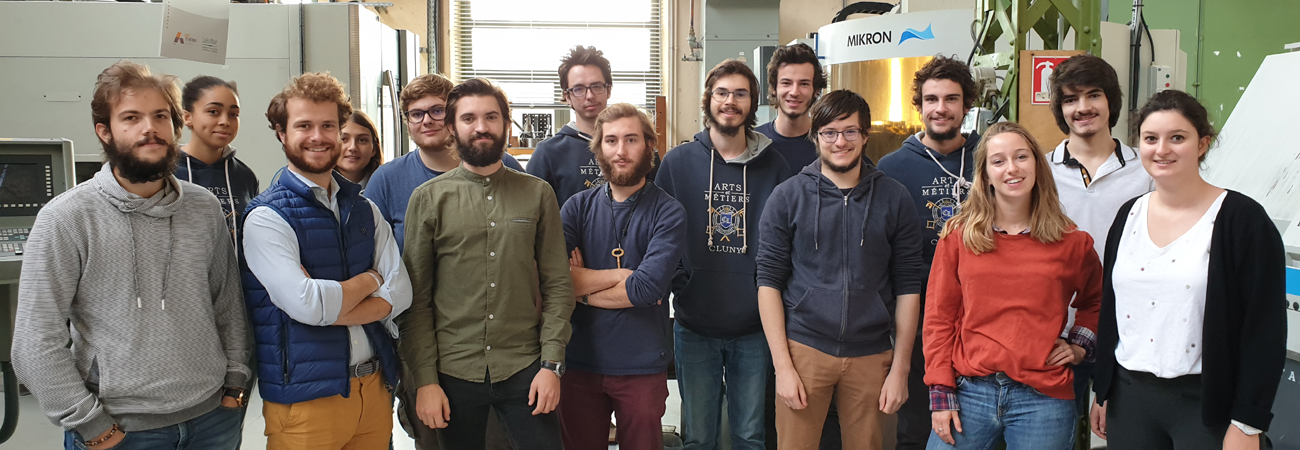 Groupe d'étudiants qui travaille sur le projet Autonomy