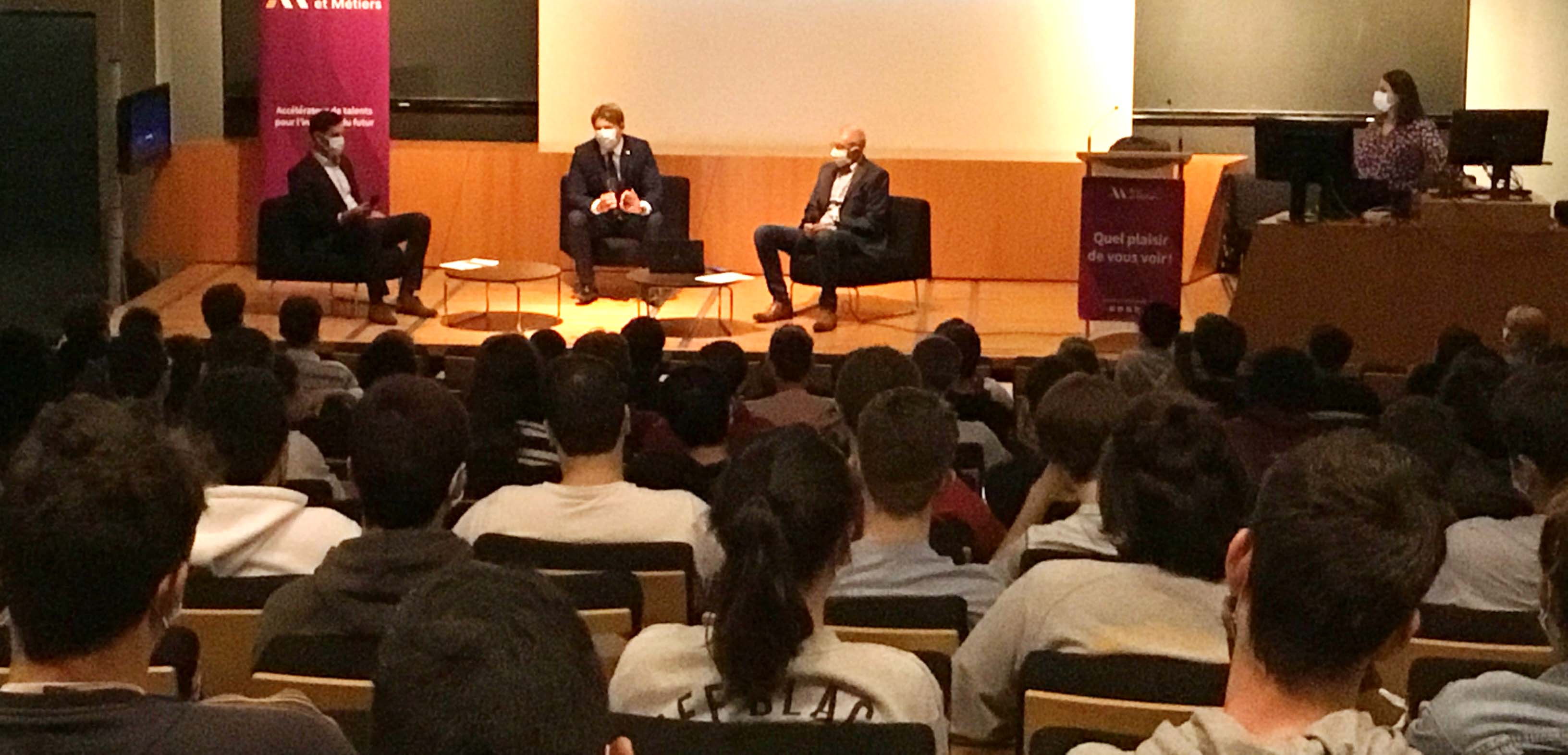 Rencontre entre les étudiants Arts et Métiers du campus de Metz et David Glijer, leur parrain de promotion, CDO chez ArcelorMittal France