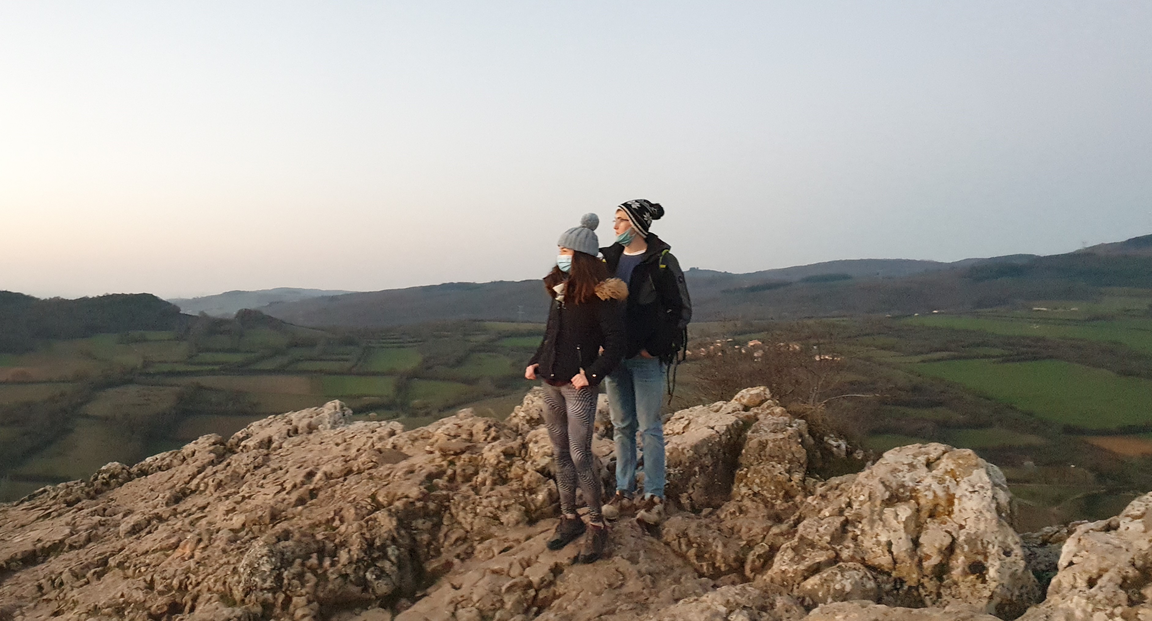 une plateforme web qui facilite les échanges entres des touristes et les locaux français de milieu rural