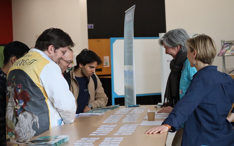 Membres jouant à l'escape game