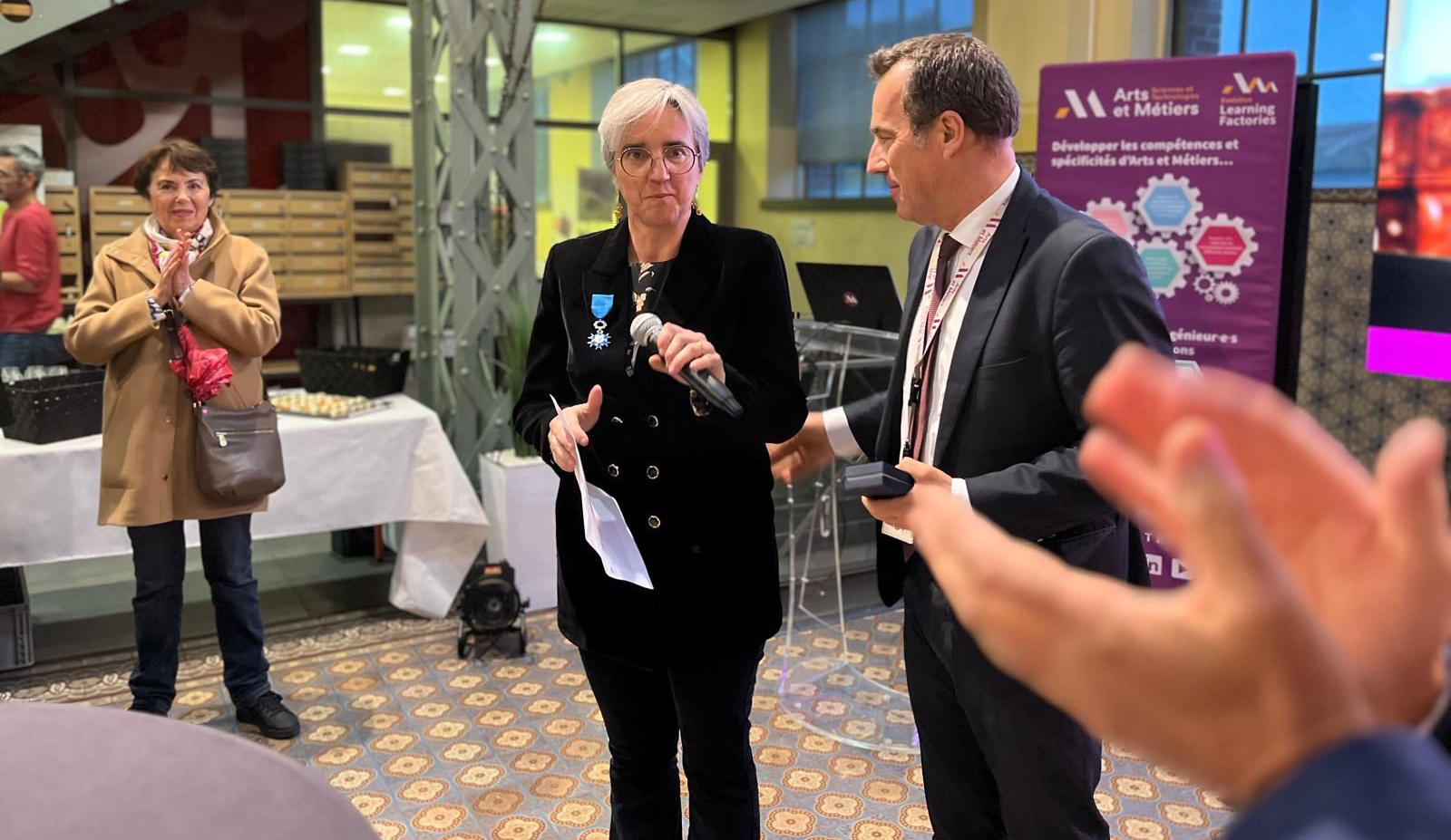 Catherine Davy, Directrice du campus Arts et Métiers de Lille, reçoit la médaille de Chevalier de l’Ordre National du Mérite