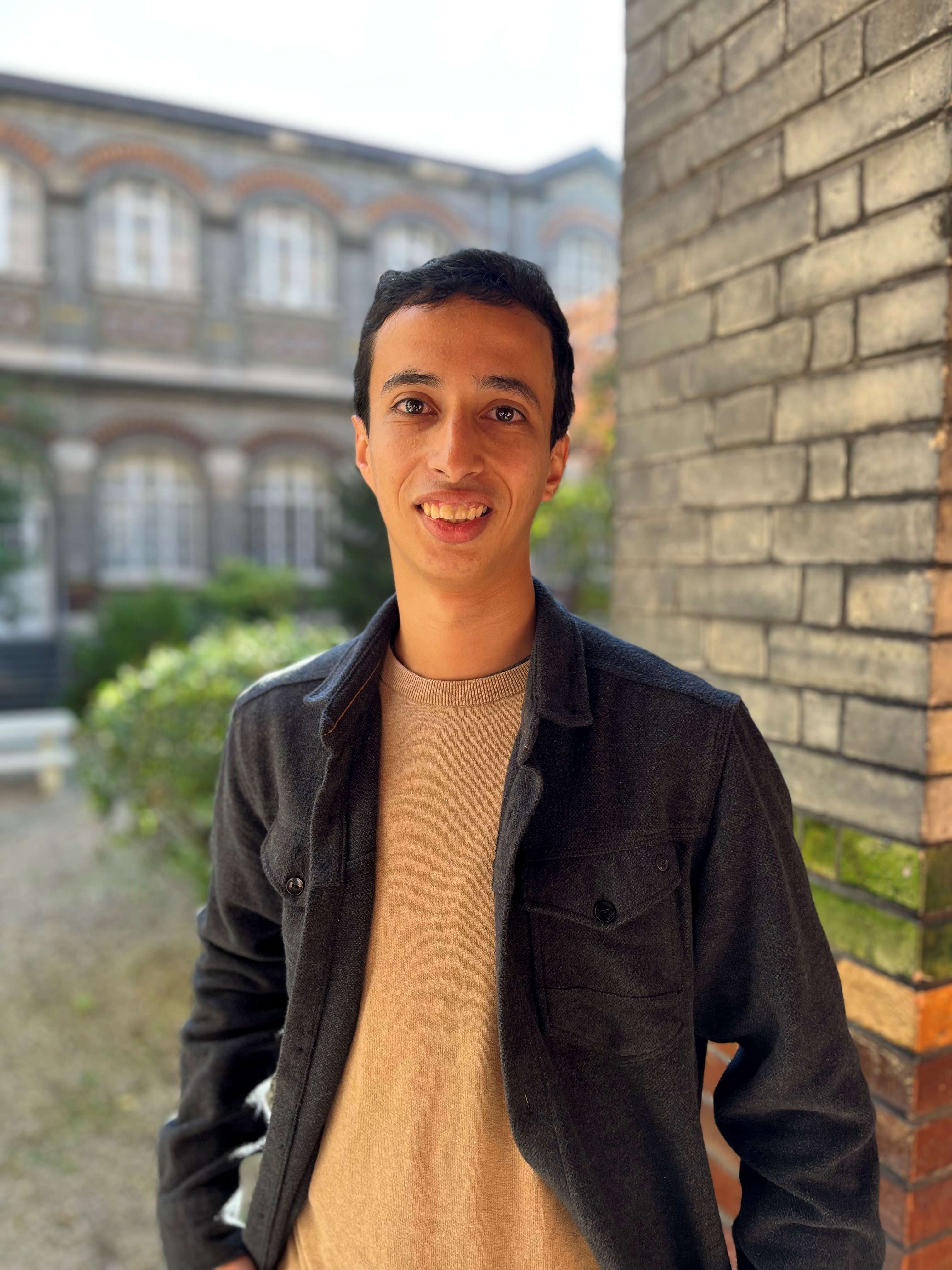 Othmane Niazi, étudiant en expertise TETRA
