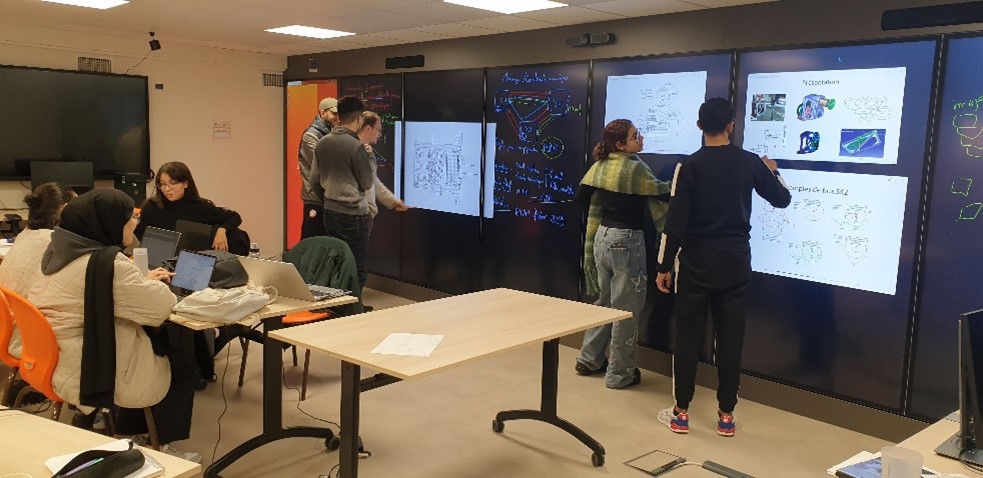 Environnements interactifs pour augmenter le travail collaboratif et la prise de décisions collective 