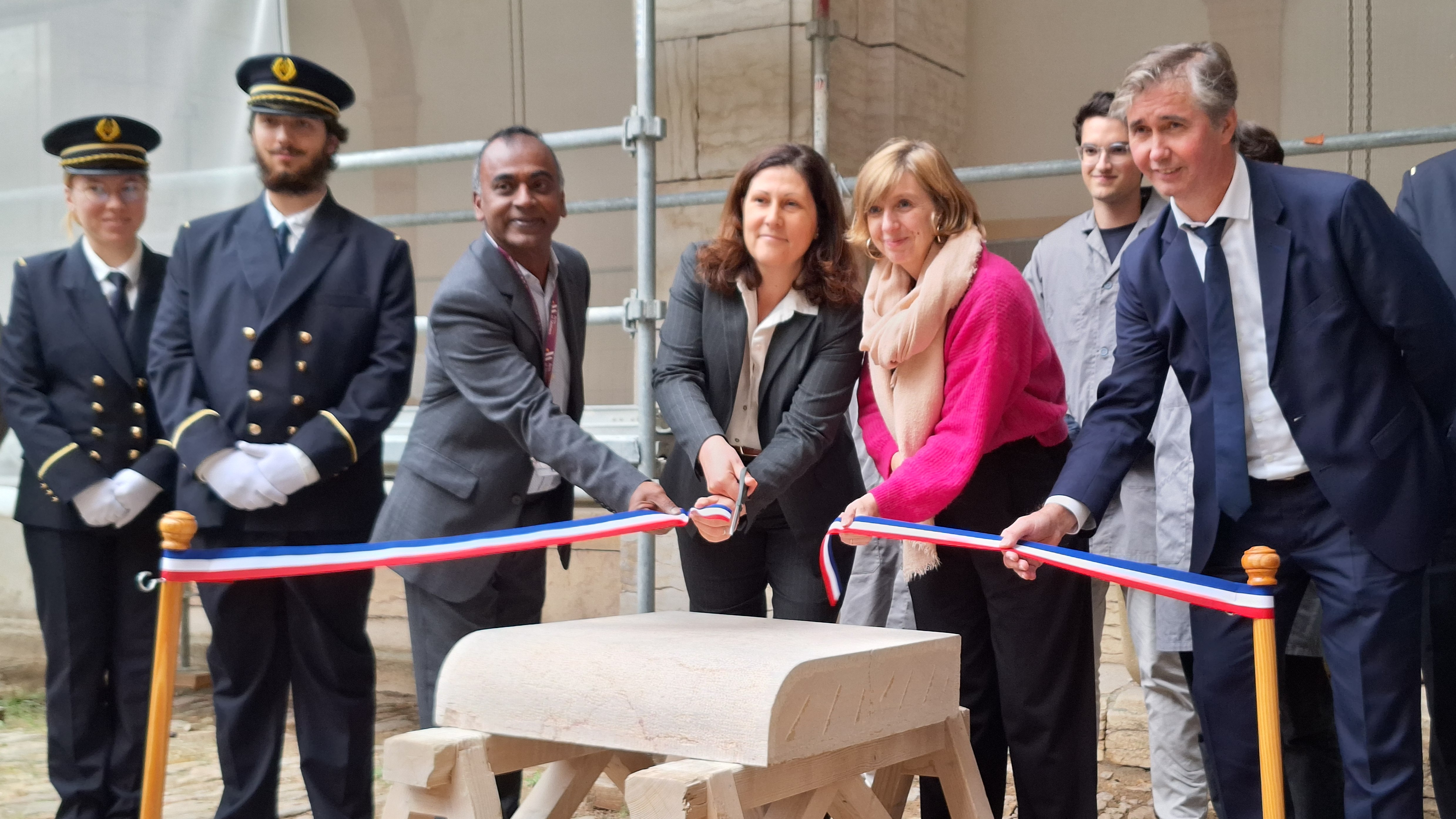 Pose de la 1re pierre de la Résidence étudiante du campus de Cluny