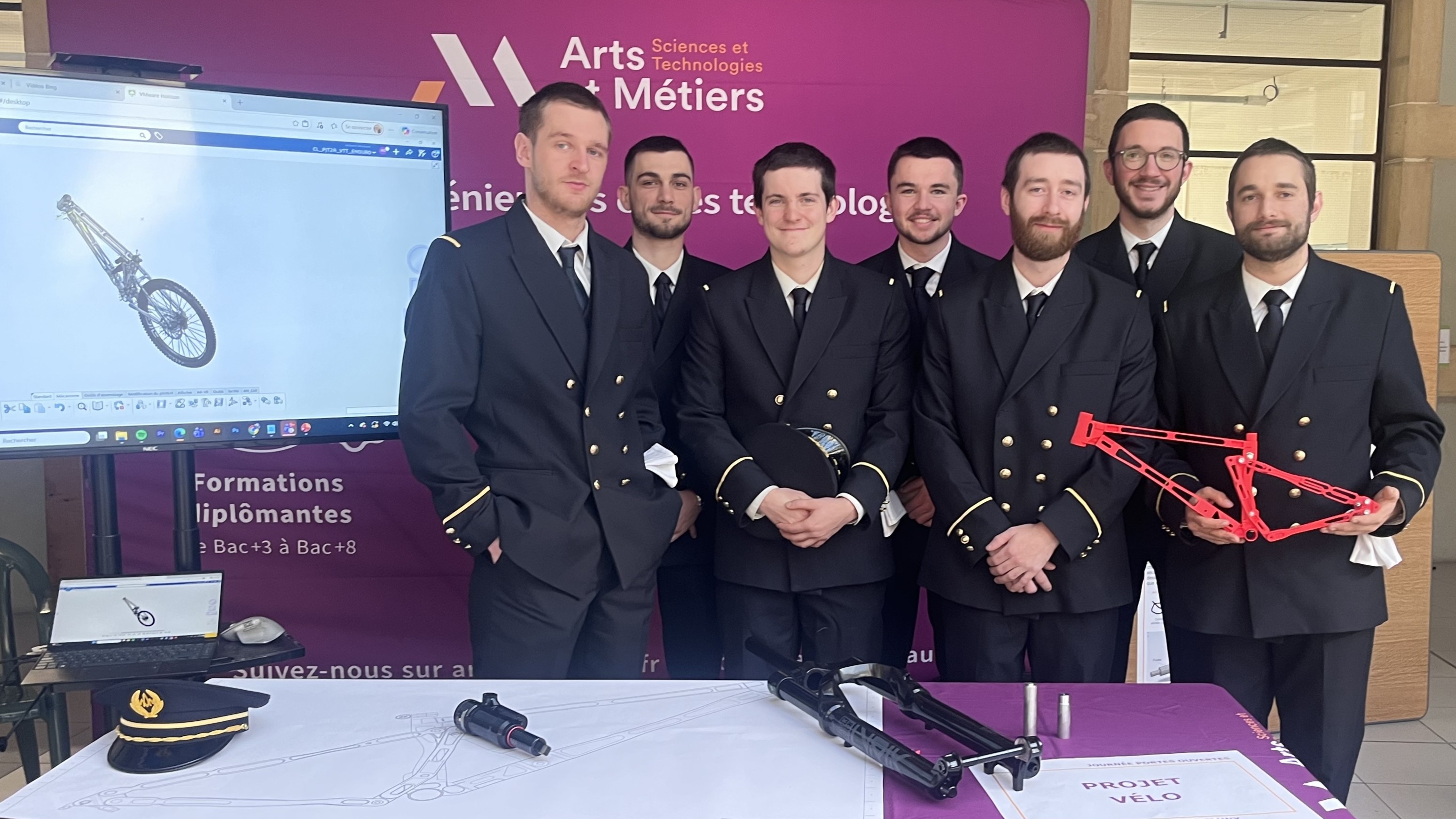 Un projet collectif qui mêle pédagogie, technique et esprit d’équipe autour d'un vélo