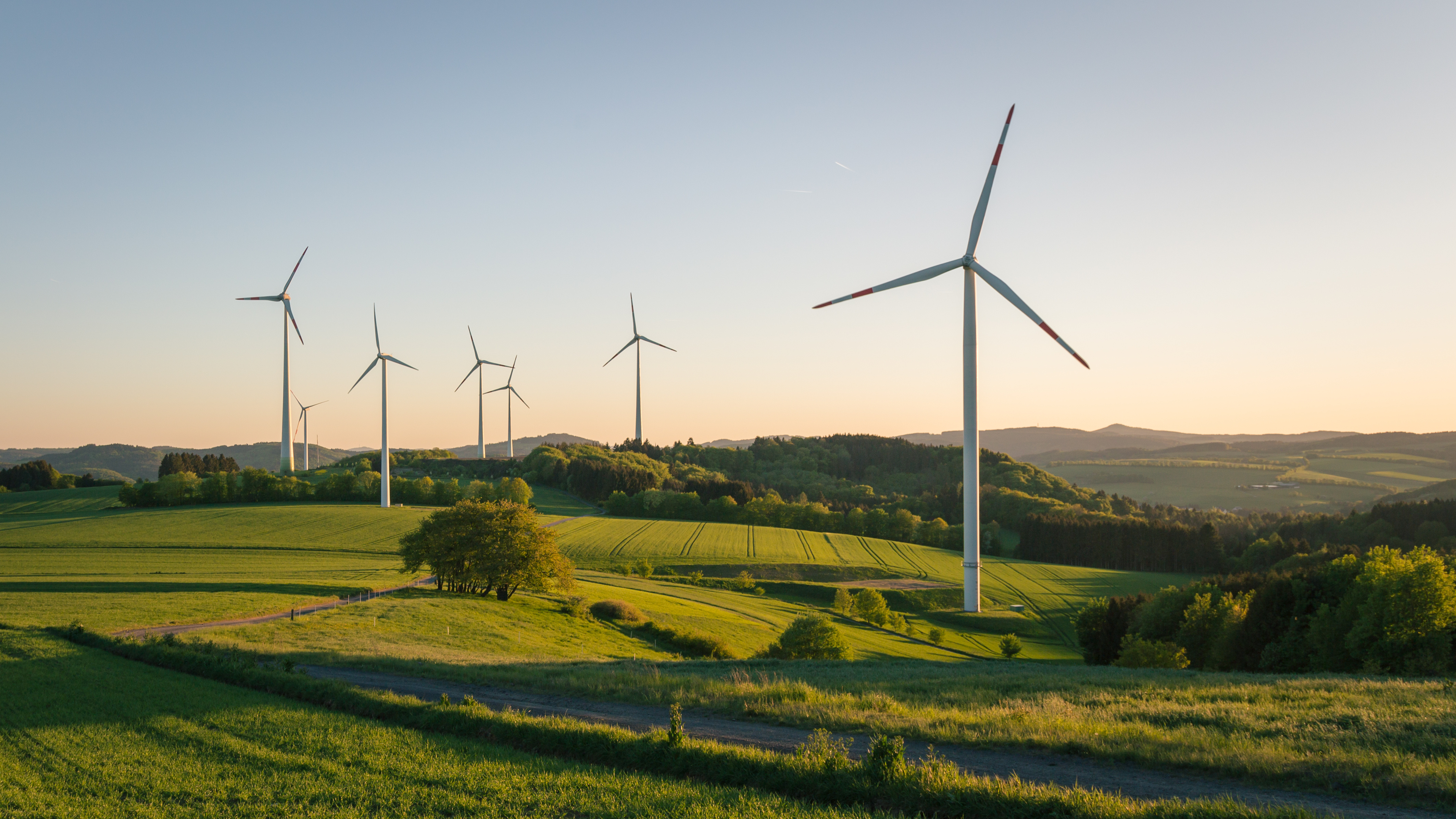 Learn about the definition of the energy mix, its composition in France and around the world, the climate challenges it poses, and the training programs offered by Arts et Métiers to address these challenges.
