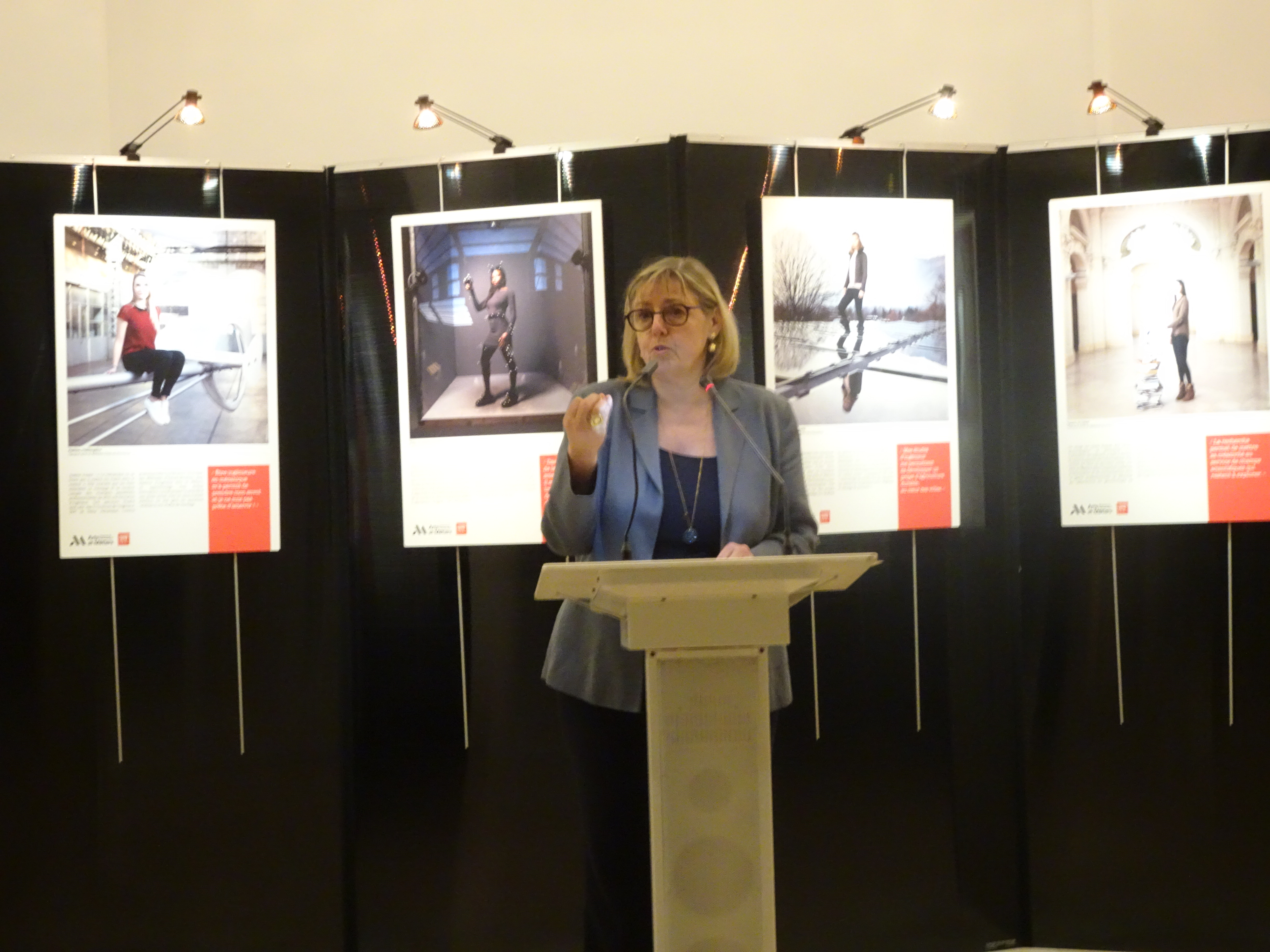 Photo de groupe avec Sylvie Retailleau, Ministre de l’Enseignement supérieur et de la Recherche