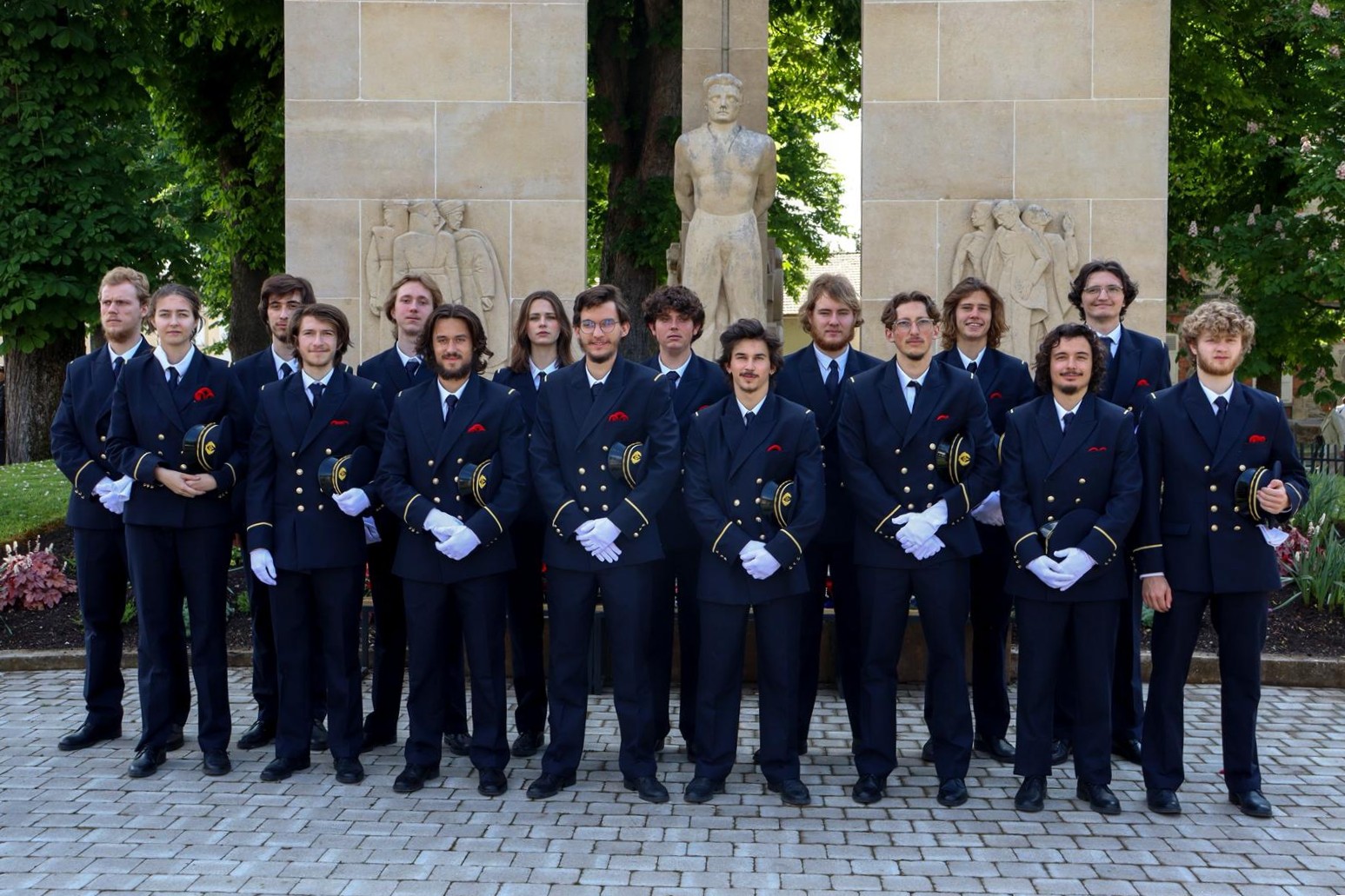 Group photo of students in Grande Ecole Engineering Programme arts et métiers  Grande Ecole Engineering Programme arts et métiers the arts et métiers campus arts et métiers Châlons-en-Champagne