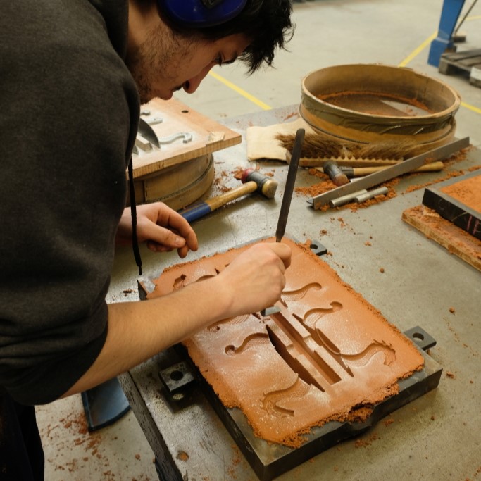 création et moulage du célébre "piège" des Gadz'Arts