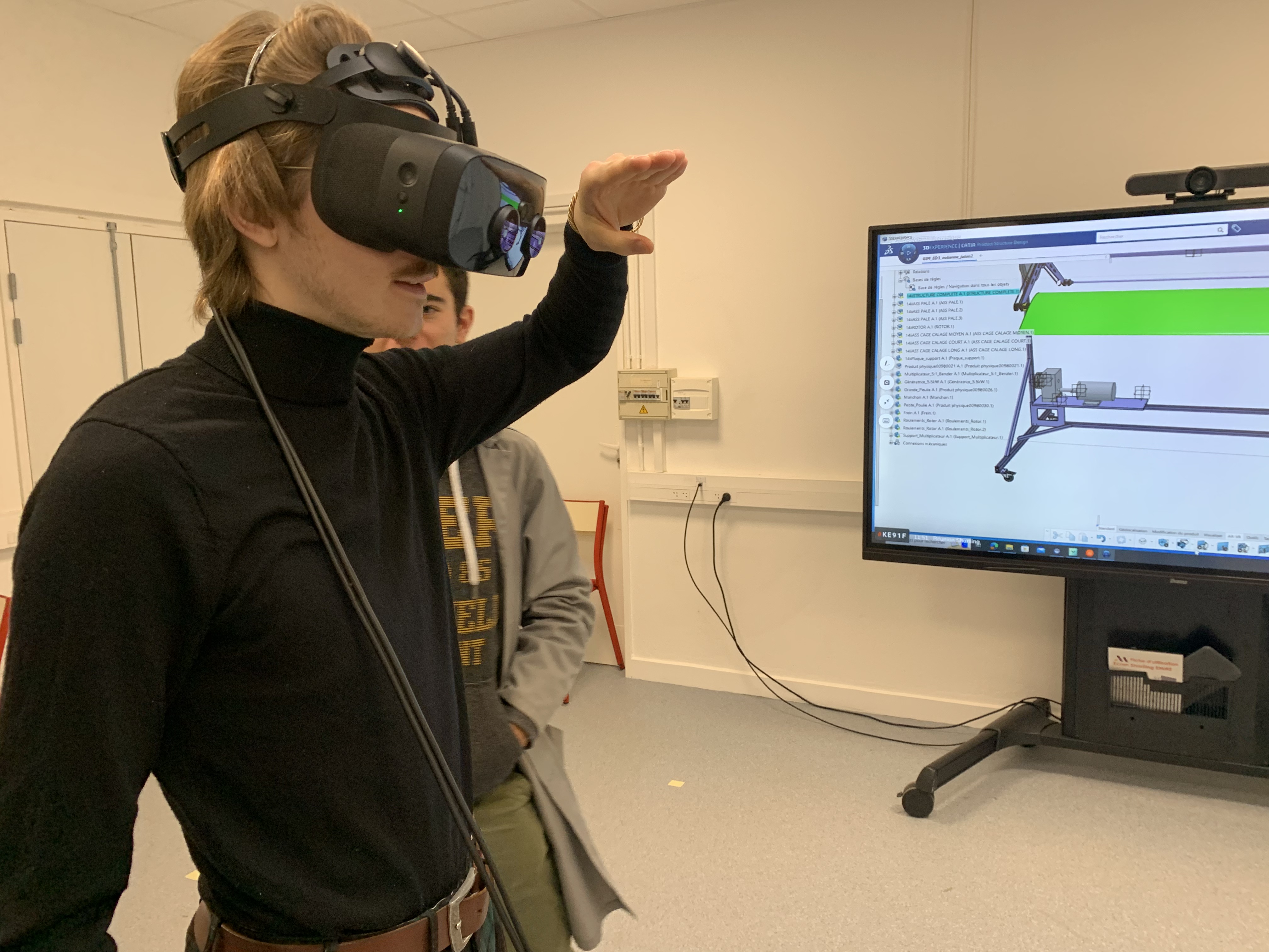 étudiant utilisant la réalité étendue