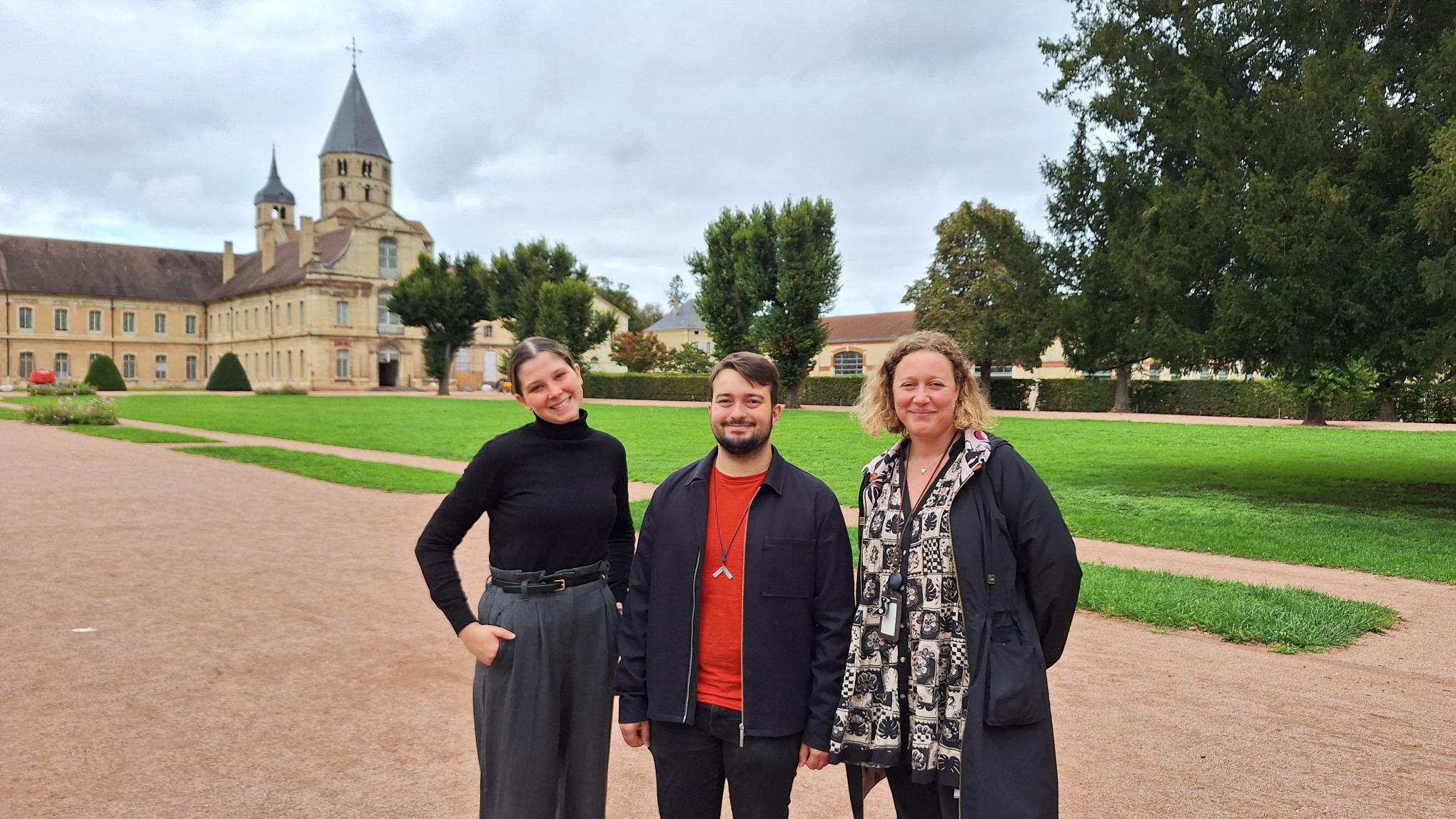 Barbara Marzencka, Kamil Organa et Anne-Lise Grenaud, responsable Relations Internationales sur le campus.