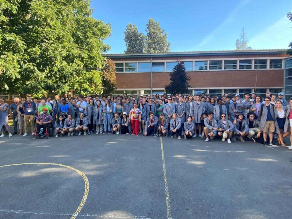 Photo des groupe des étudiants de première et deuxième année suite à l'action solidaire