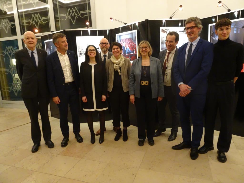 Photo de groupe avec Sylvie Retailleau, Ministre de l’Enseignement supérieur et de la Recherche