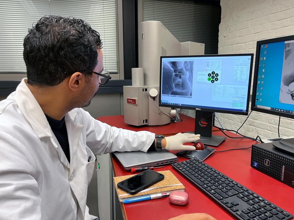 Aperçu d'un grandissement observé grâce au microscope électronique à balayage du laboratoire MSMP Lille