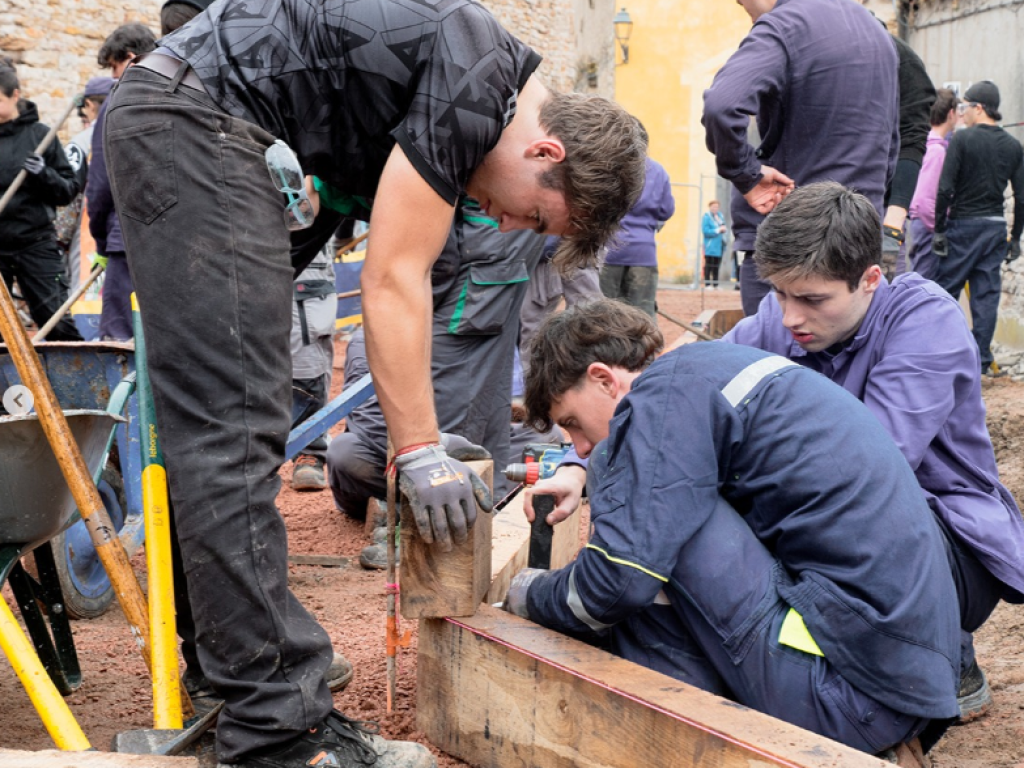 les élèves sur le chantier