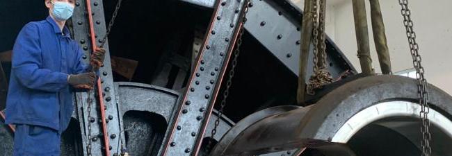 Quentin BOULINGUIEZ devant la machine