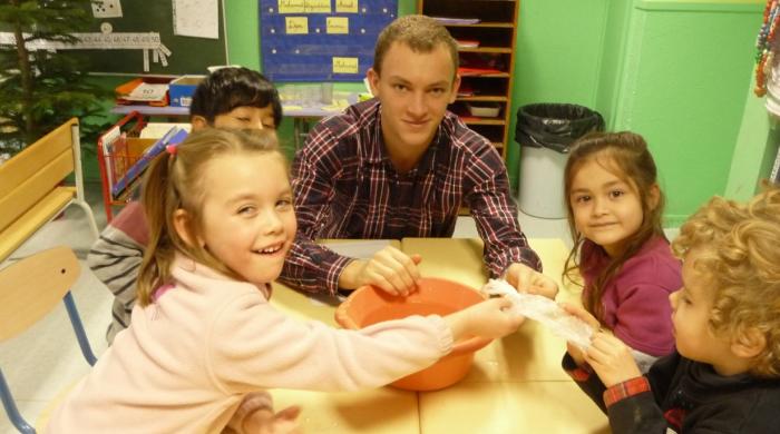 « La main à la pâte »