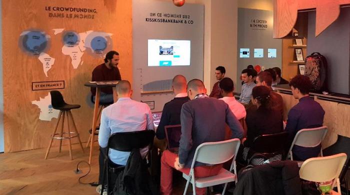 Les lauréats en formation chez Kisskissbankbank.