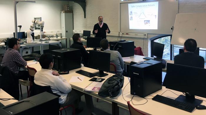 Adolfo Suarez Roos intervenant du MS ColRobot