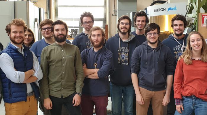 Groupe d'étudiants qui travaille sur le projet Autonomy