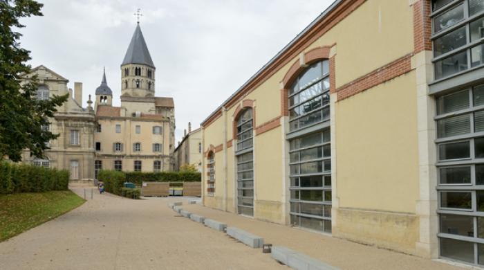 Une visite à distance du campus de Cluny