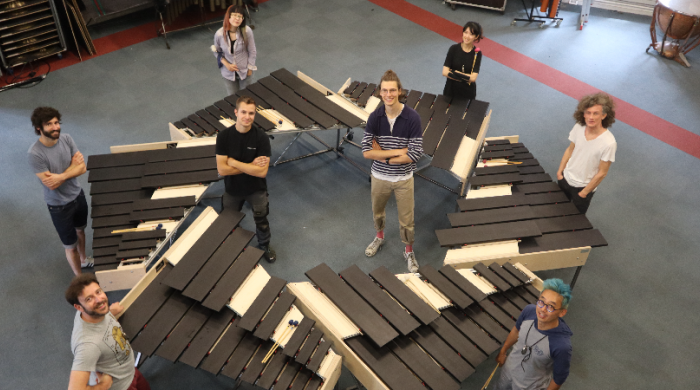 L'ensemble des six sixxens reconstitués pour les Percussions de Strasbourg