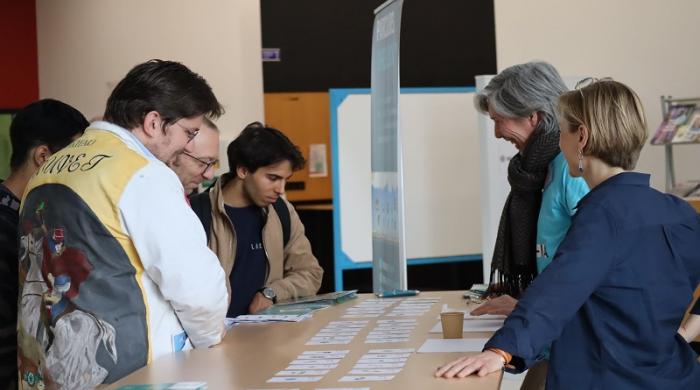 Membres jouant à l'escape game