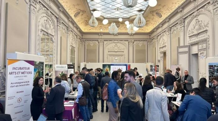 incubateur day english