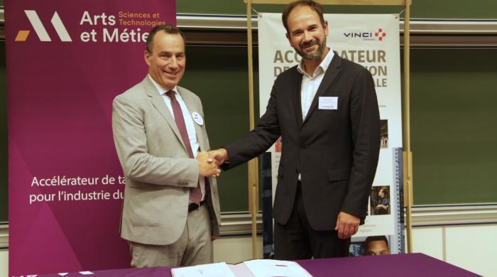 Signature de convention VINCI