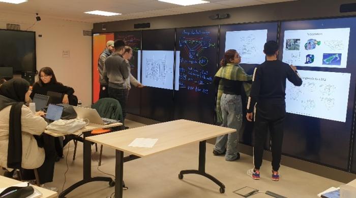 Environnements interactifs pour augmenter le travail collaboratif et la prise de décisions collective 