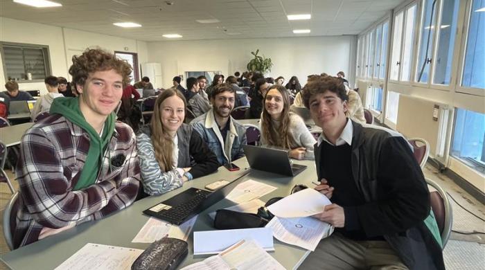 étudiants qui travaillent