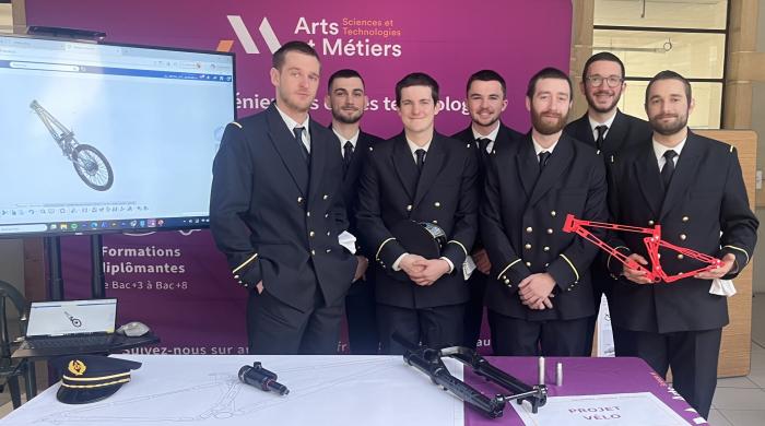 Un projet collectif qui mêle pédagogie, technique et esprit d’équipe autour d'un vélo