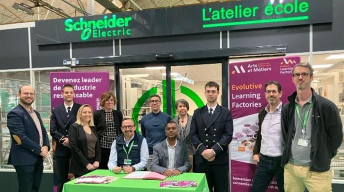 Signature convention mécénat campus Arts et métiers de Cuny et Schneider Electric