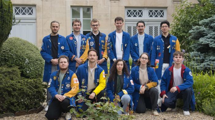 photo de groupe d'élèves en programme ingénieur de spécialité arts et métiers sur le campus arts et métiers de châlons-en-champagne)